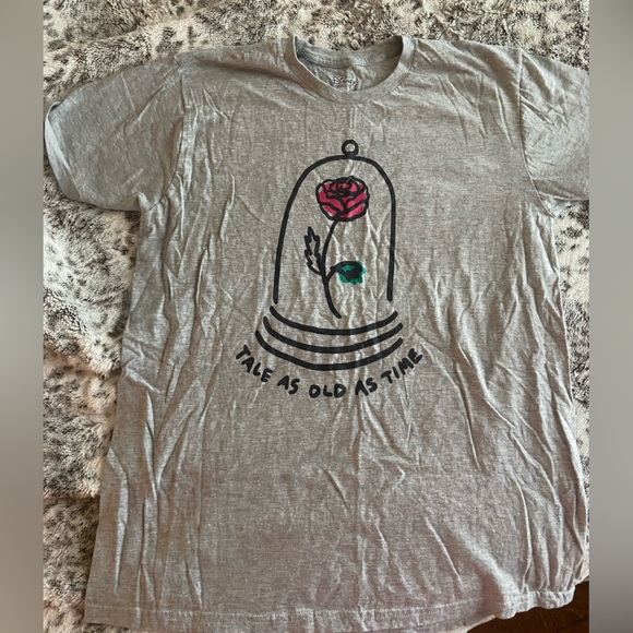 Disney Tee 🌹 Size Large - Picture 1 of 2